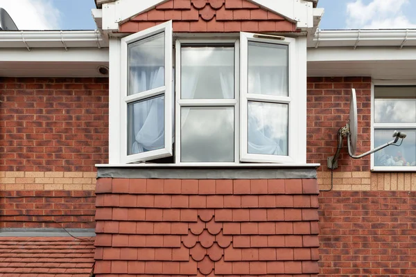 Gevel Van Een Typisch Engels Rood Bakstenen Huis Stockfoto