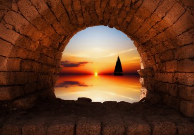 günbatımı karşı yelken yat