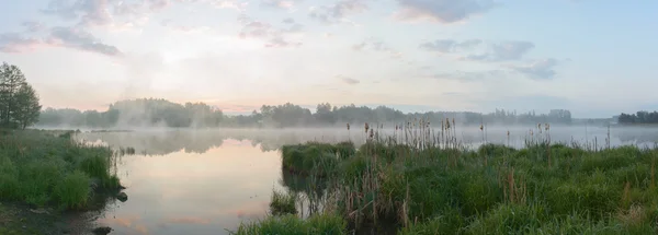 Lac Bleu Avec Ciel Nuageux Série Nature — Photo