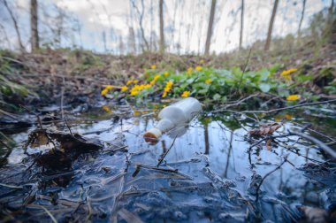 çiçekler gibi bir renkli arka plan, çöp, kirlilik, çevre, Doğa Serisi