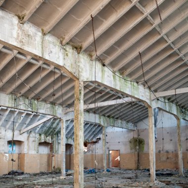 Çok kirlenmiş endüstriyel bir fabrikanın kalıntıları, sanayi serisi.