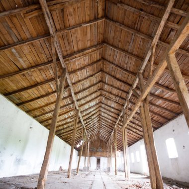 Çok kirlenmiş endüstriyel bir fabrikanın kalıntıları, sanayi serisi.