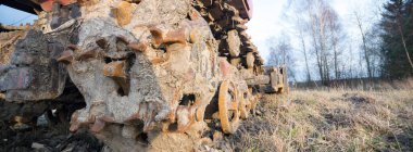 Çok kirlenmiş endüstriyel bir fabrikanın kalıntıları, sanayi serisi.