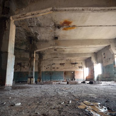 Çok kirlenmiş endüstriyel bir fabrikanın kalıntıları, sanayi serisi.