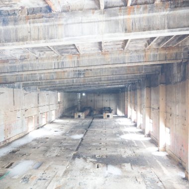 Çok kirlenmiş endüstriyel bir fabrikanın kalıntıları, sanayi serisi.