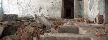 Çok kirlenmiş endüstriyel bir fabrikanın kalıntıları, sanayi serisi.