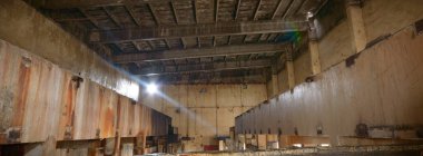 Çok kirlenmiş endüstriyel bir fabrikanın kalıntıları, sanayi serisi.