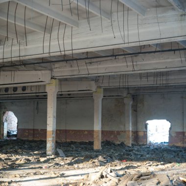 Çok kirlenmiş endüstriyel bir fabrikanın kalıntıları, sanayi serisi.