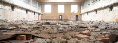 Çok kirlenmiş endüstriyel bir fabrikanın kalıntıları, sanayi serisi.