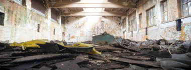 Çok kirlenmiş endüstriyel bir fabrikanın kalıntıları, sanayi serisi.