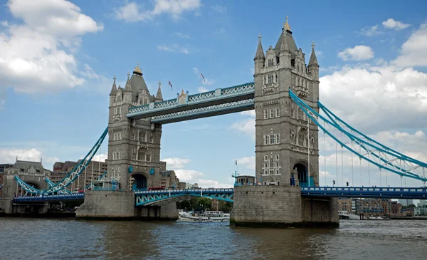 Tower Bridge på Themsen — Stockfoto
