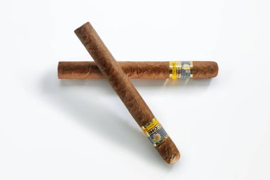 Bangkok, Tayland Ağustos 2020: Cohiba Esplendidos purosu, Havana Küba. Cohiba, Küba 'da Habanos S.A için üretilen kaliteli bir puro markasıdır.. 