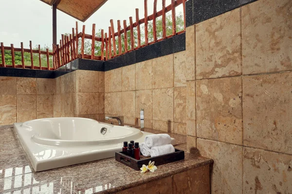 Vista Estilo Moderno Agradável Banho Cor Branca Ambiente Interior — Fotografia de Stock