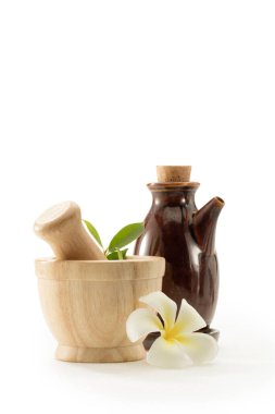 Beyaz sırta havan ve masaj yağı manzarasını kapatın.. 