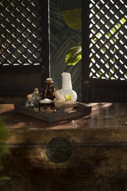 Renkli tropik otantik sırt üzerindeki spa temalı nesnelerin görünümü