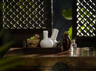 Renk sırasına göre havan, tuz, yağ ve bitkisel kompres görüntüsünü kapat.