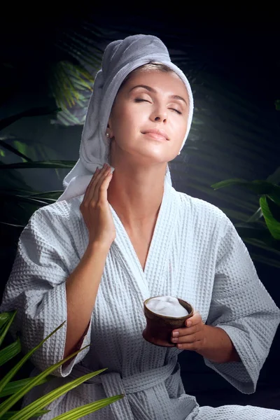 Close Portrait Nice Young Woman Applying Moisturizing Cream — Stock Photo, Image