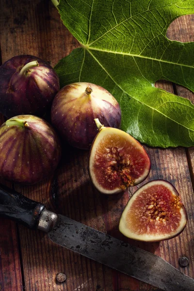 Figues et couteaux Figues et couteaux — Photo