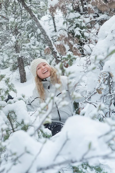 Sneeuw en sneeuw glimlach en glimlach — Stockfoto