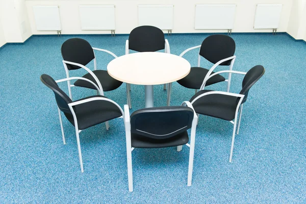 Mesa e seis cadeiras — Fotografia de Stock