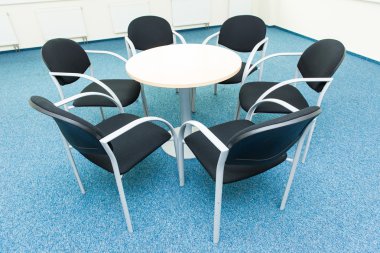 masa ve altı sandalyeler