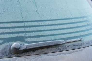 Frost ile kaplı araç