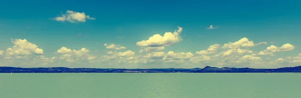 Пейзаж - большое озеро — стоковое фото