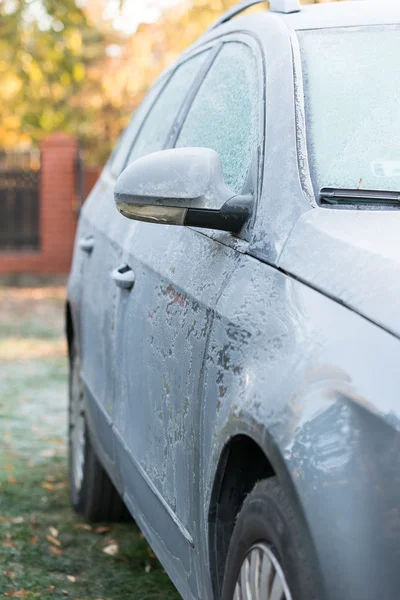 車が霜で覆われて — ストック写真