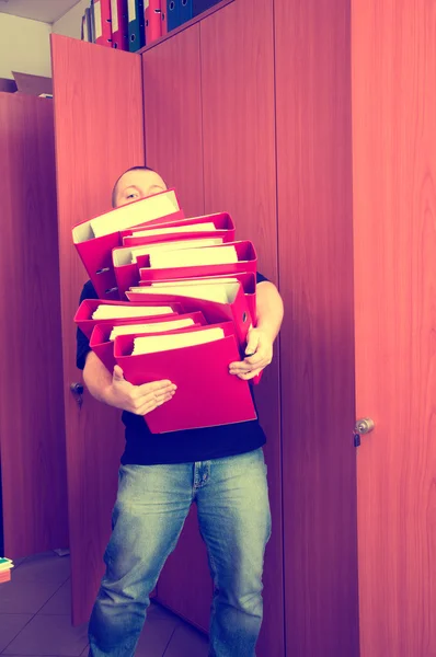 Man carrying folders with documents — Stock Photo, Image