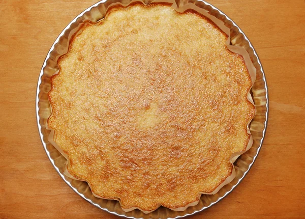 Torta rubicunda na forma de metal — Fotografia de Stock