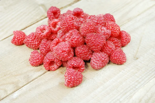 Raspberries on wooden board — Stock Photo, Image