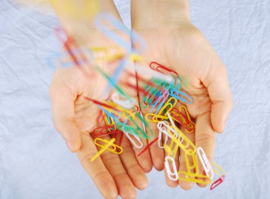 ATAÇ içine düşen avuç içi açık