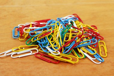 Çok renkli ataç tepesi