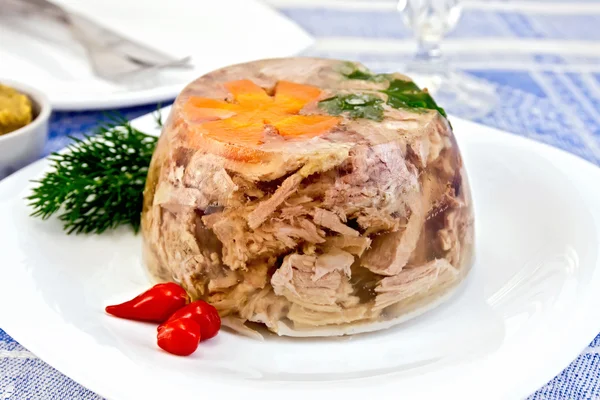 Masa örtüsü üzerinde biber ve dereotu ile jöleli