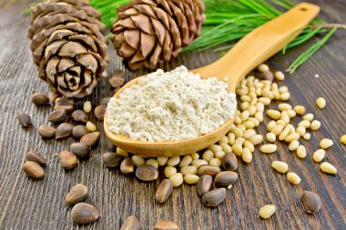 Gemide tahta kaşık un sedir