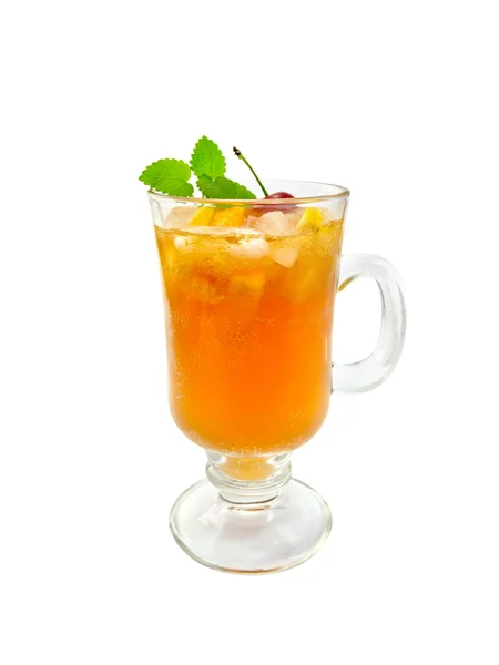 樱桃的玻璃酒杯柠檬水 — 图库照片