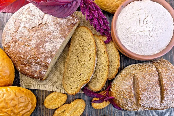 Bread and biscuits amaranth flour on board top — Stock Photo, Image