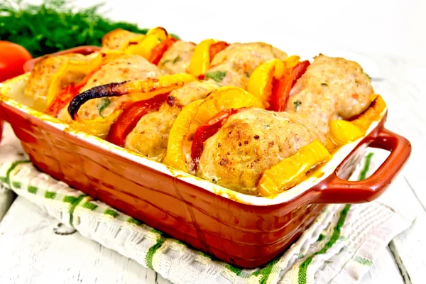 Cutlets of turkey in roasting pan on napkin — Stock Photo, Image