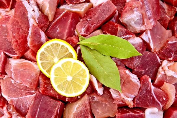 Meat with bay leaf and lemon texture — Stock Photo, Image