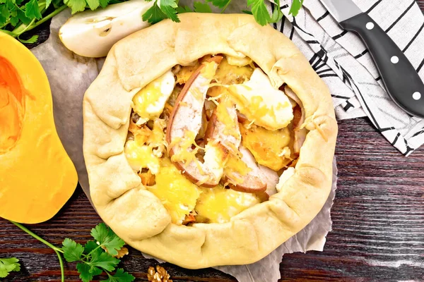 Tarte Citrouille Poire Fromage Pâte Molle Noix Sur Parchemin Serviette — Photo