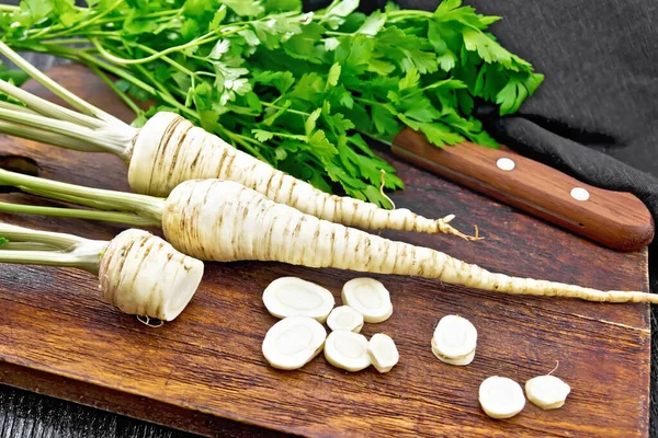 Parsley Roots Whole Chopped Green Tops Knife Napkin Background Dark — Stock Photo, Image