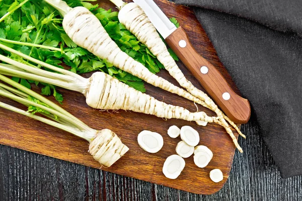 Parsley Roots Whole Chopped Green Tops Knife Napkin Background Dark — Stock Photo, Image