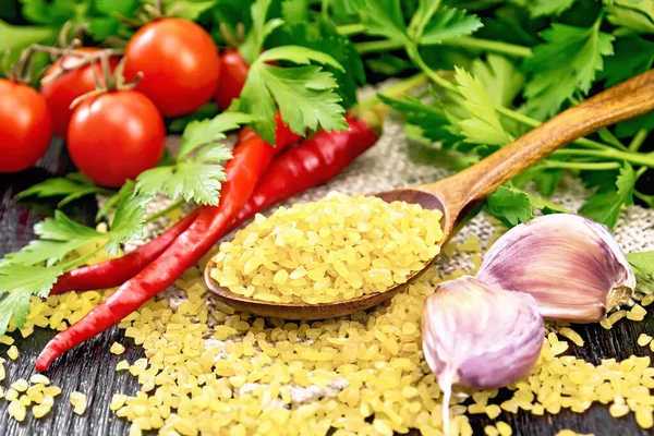 Bulgur Groats Steamed Wheat Grains Spoon Sacking Tomatoes Hot Peppers — Stock Photo, Image