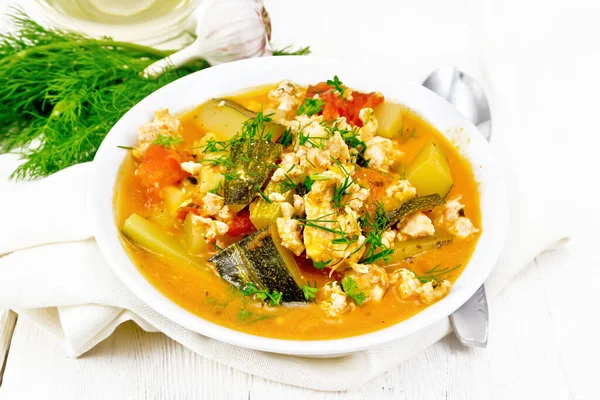 Ragout Aus Zucchini Hackfleisch Und Tomaten Mit Kräutern Einem Teller — Stockfoto