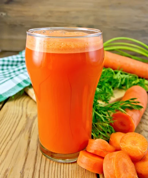 Succo di carota con tovagliolo a bordo — Foto Stock