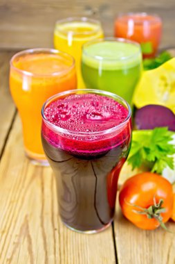 Masada sebzeli sebze ve meyve suyu pancar