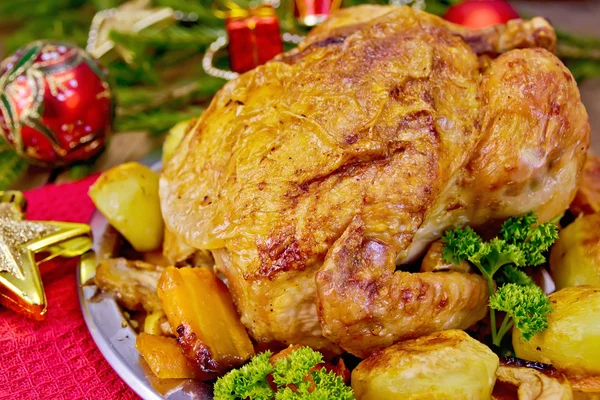 Ayam Natal dengan mainan di kapal — Stok Foto