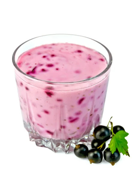 Milkshake with blackcurrants in glass — Stock Photo, Image