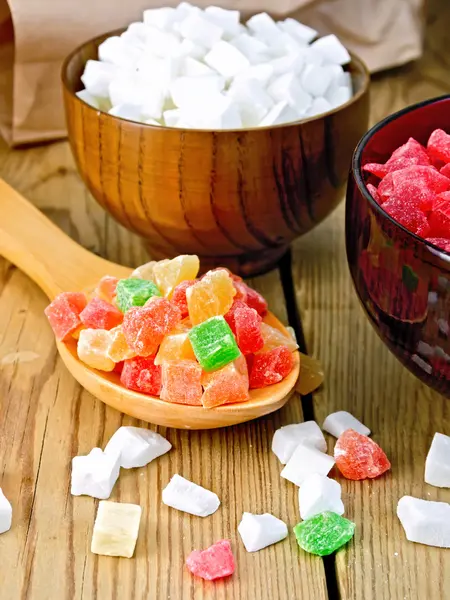 Frutas cristalizadas coloridas em colher a bordo — Fotografia de Stock