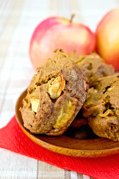 Cupcake rye with apple on red paper napkin — Stock Photo, Image